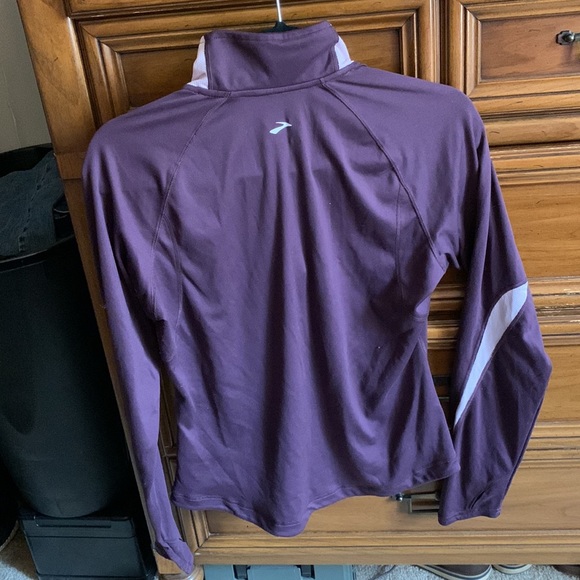 Brooks athletic top - Picture 3 of 6